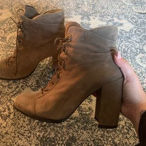 STUART WEITZMAN LACE UP BOOTIE
